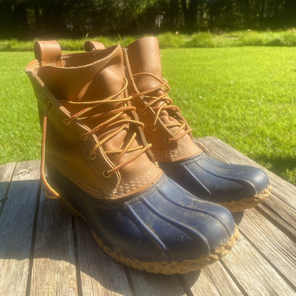 Womens L.L. Bean 8 inch Boots Size 6. Worn but in great condition.